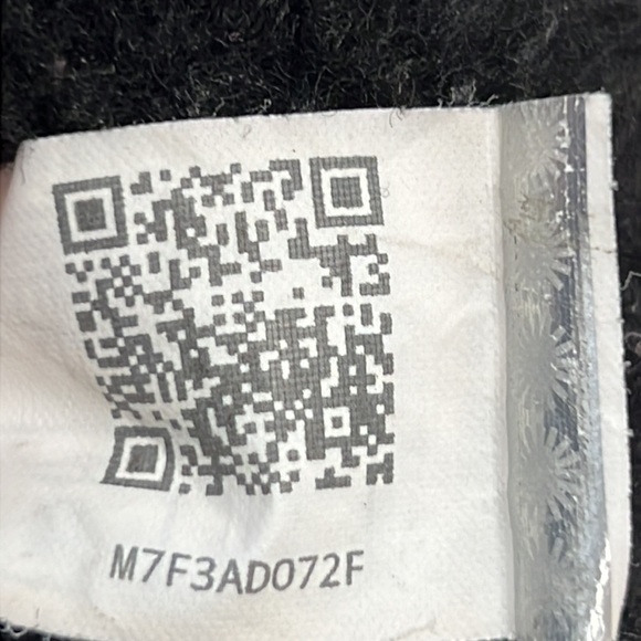 UGG Australia Women's Classic Short Boots, black leather, size 8 - Picture 13 of 16